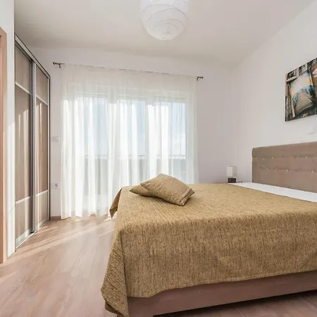 Villa Dalmacija I *