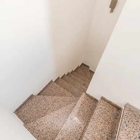 Vila Dalmacija I *